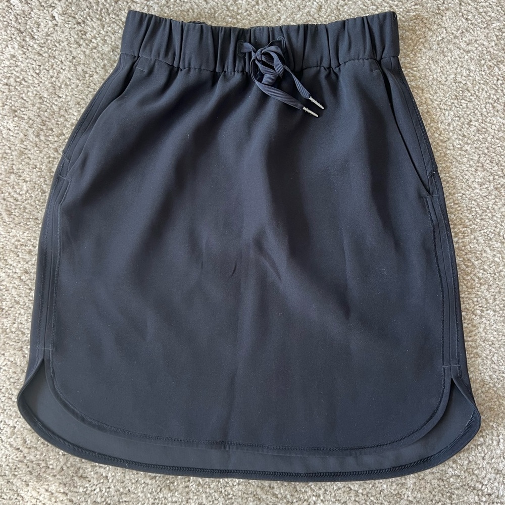Lululemon black skirt